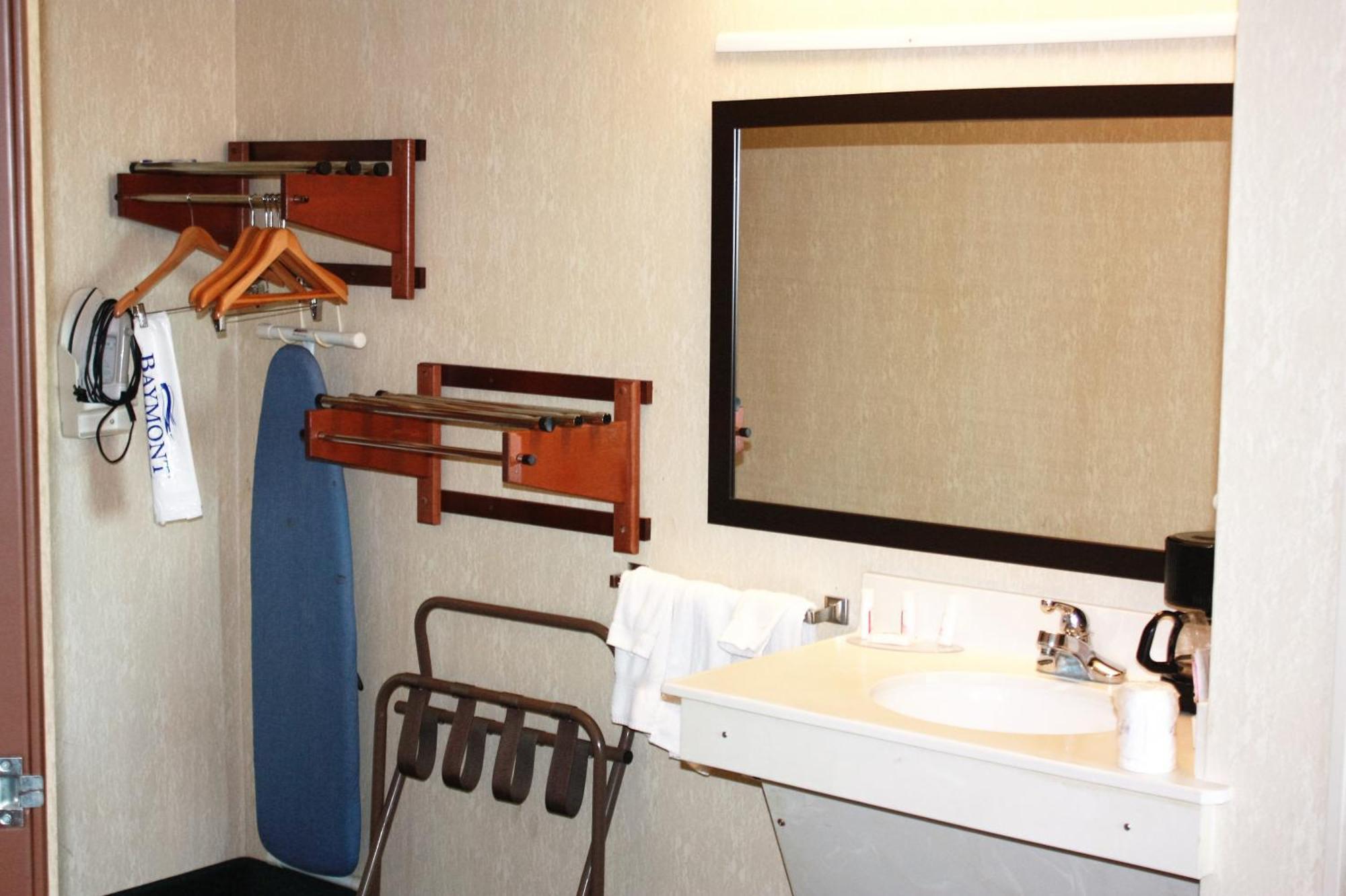 Hotel Baymont By Wyndham Jonesboro Habitación foto